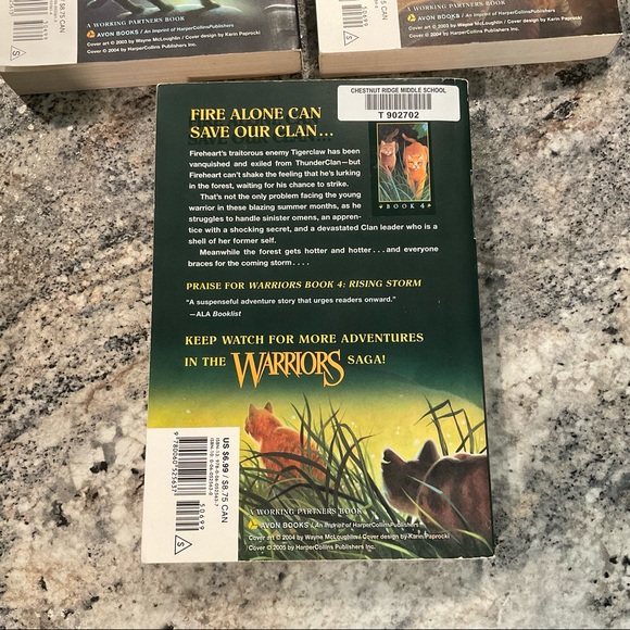 WARRIORS Series Books Set of 3 - Picture 5 of 7